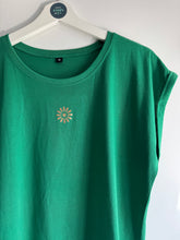 Load image into Gallery viewer, SALE! Women&#39;s T-Shirt. Green with Gold Flower. Size Medium
