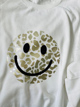 Load image into Gallery viewer, Smiley Leopard - Sweatshirt - White/Vanilla